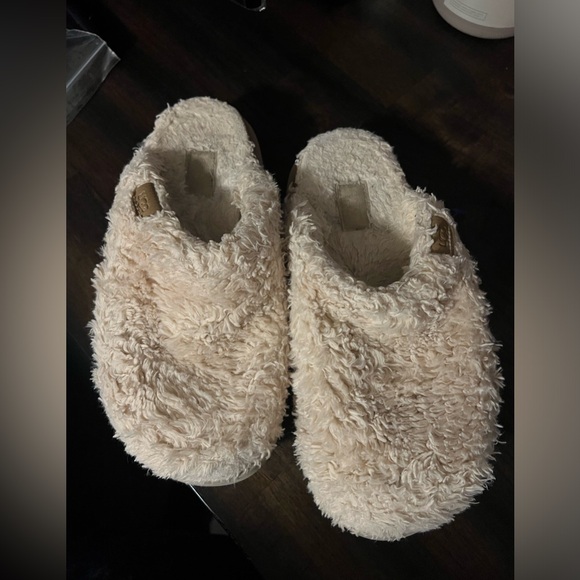 Ugg - Picture 5 of 7